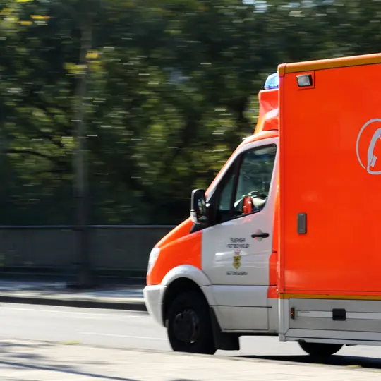 Ambulanz auf Strasse
