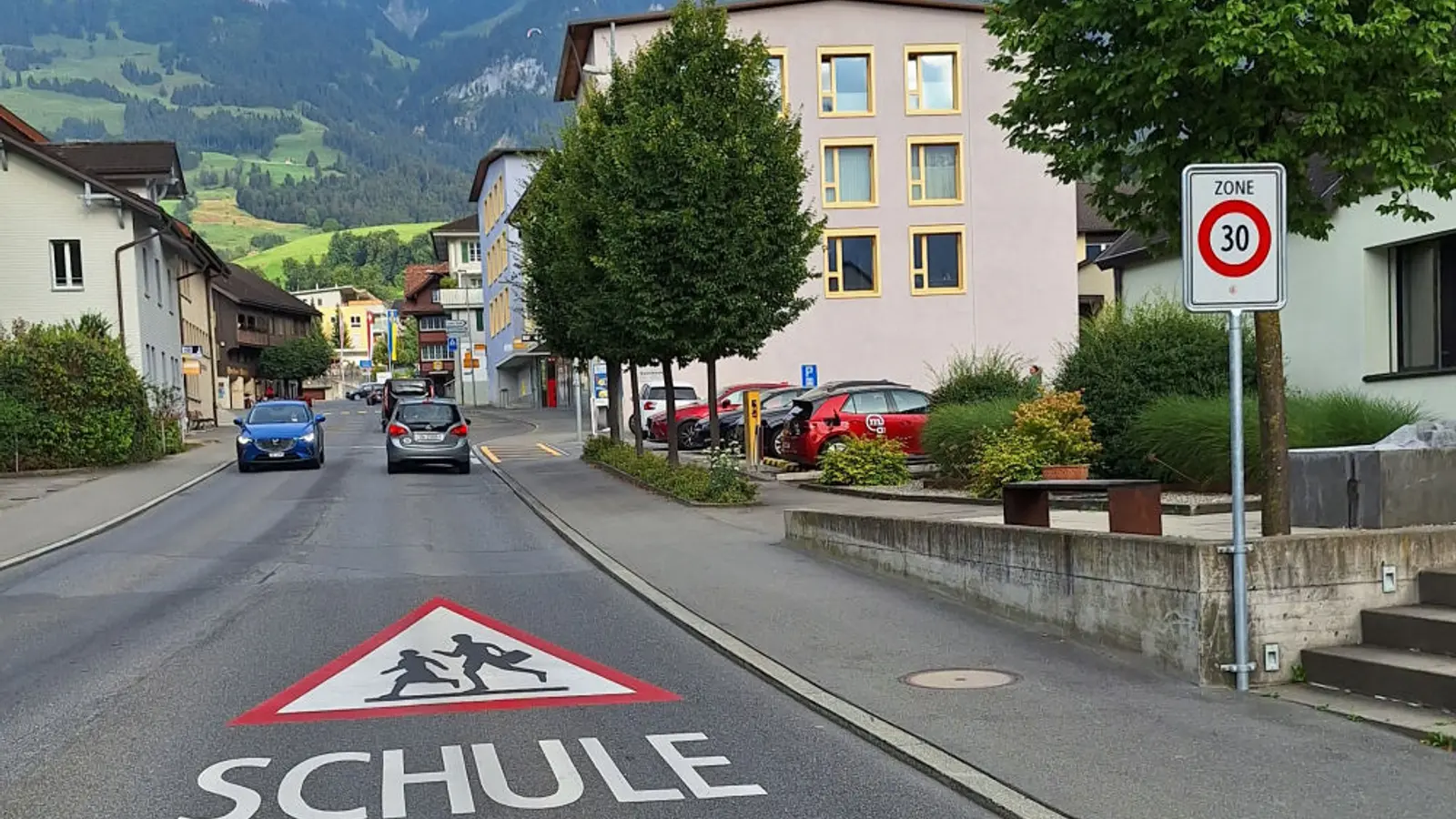 Tempo 30-Zone auf Hauptstrasse, Kerns