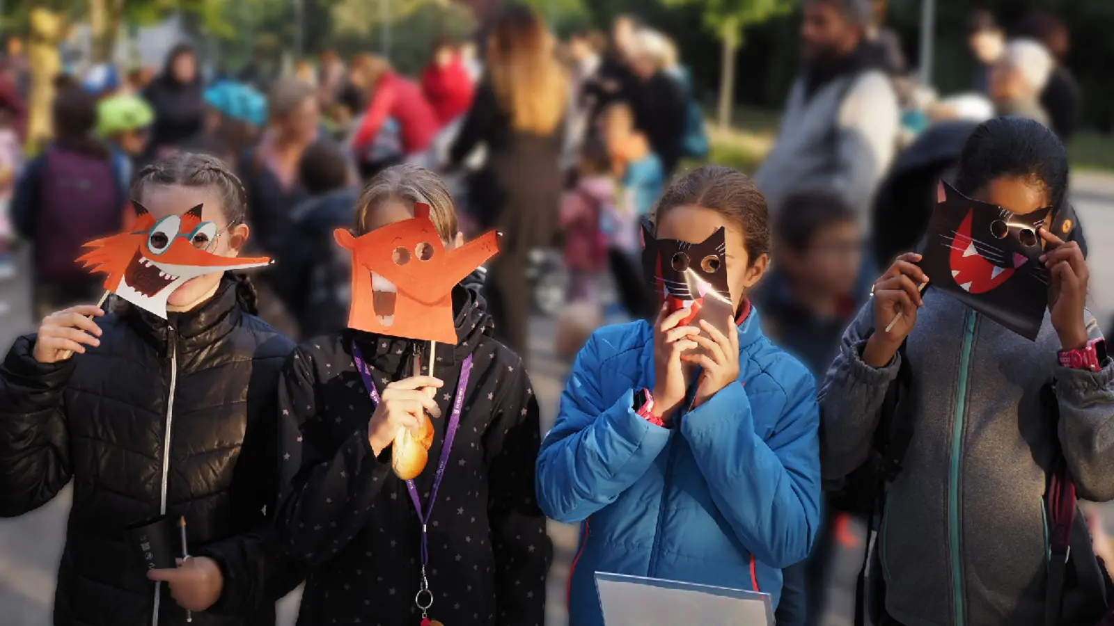 Enfants Journée internationale à pied à l'école Déménagement