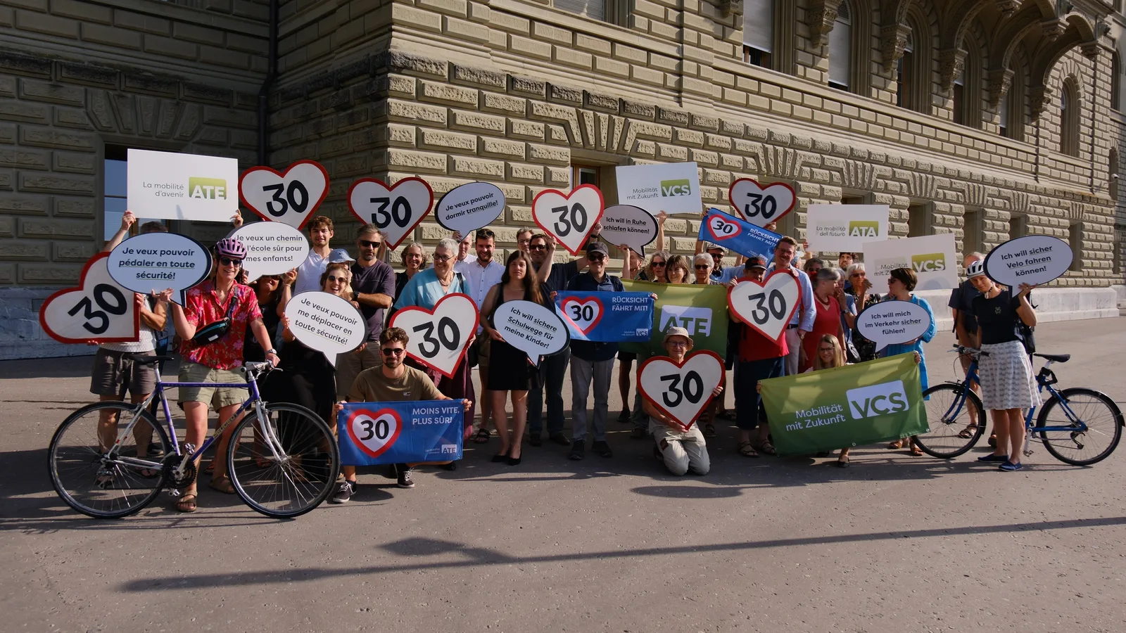 Übergabe Petition «Tempo 30» - de-fr