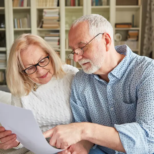 Senior und Seniorin Nachlassplanung